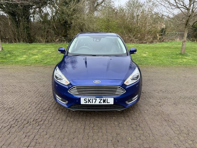 2017 FORD FOCUS - Photo 2