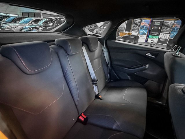 2017 Ford Focus 1L St-Line 5dr - Photo 12