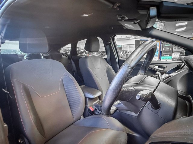 2017 Ford Focus 1L St-Line 5dr - Photo 4