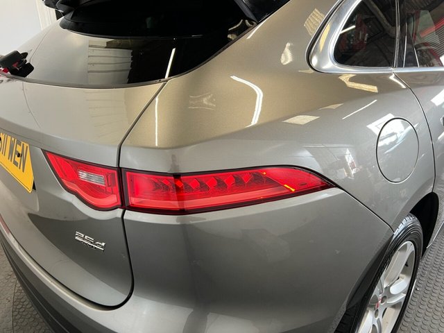 2018 Jaguar F-Pace 2L Portfolio 5dr - Photo 12