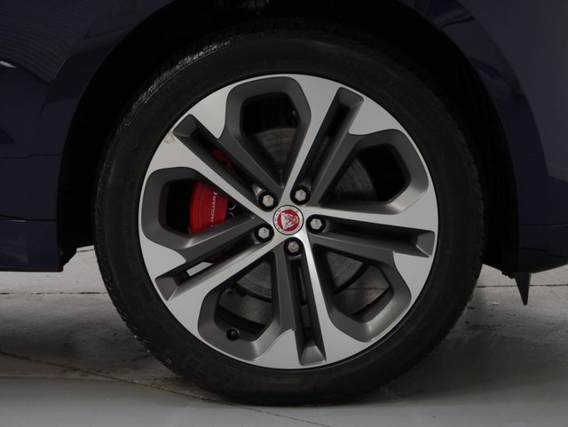 2022 JAGUAR F-PACE - Photo 10