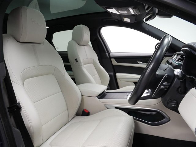 2022 JAGUAR F-PACE - Photo 4