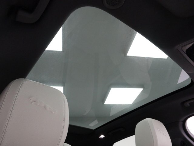 2022 JAGUAR F-PACE - Photo 5