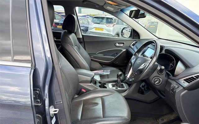 2017 HYUNDAI SANTA FE - Photo 6