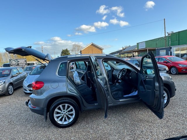 2013 VOLKSWAGEN TIGUAN 2.0 TDI BlueMotion Tech SE SUV 5dr Diesel DSG 4WD Euro 5 (s/s) (140 ps) - Photo 12