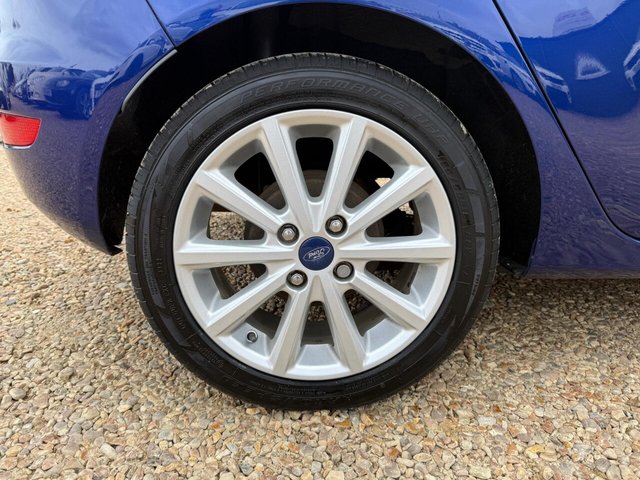 2016 FORD FIESTA 1.0T EcoBoost Titanium Euro 6 (s/s) 5dr - Photo 4