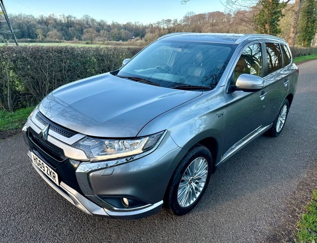 2019 MITSUBISHI OUTLANDER - Photo 2