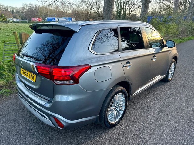 2019 MITSUBISHI OUTLANDER - Photo 5