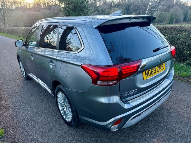 2019 MITSUBISHI OUTLANDER - Photo 3