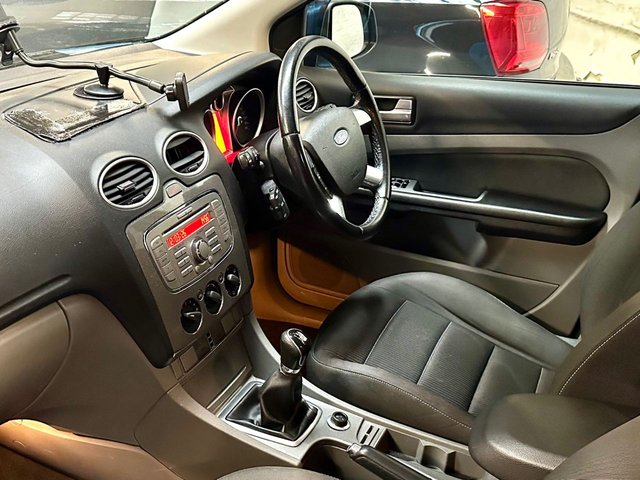 2009 FORD FOCUS 1.6 Titanium Hatchback 5dr Petrol Manual (159 g/km, 99 bhp) - Photo 2