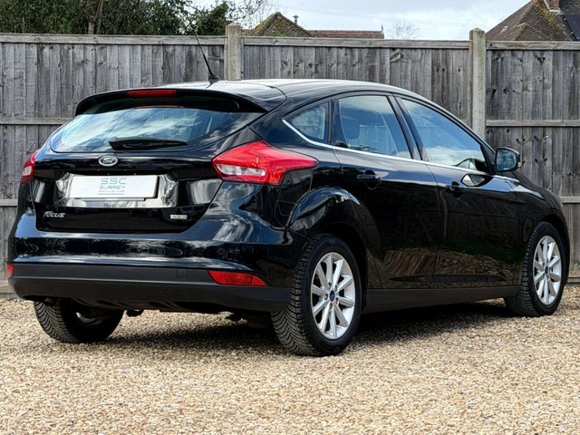 2016 Ford Focus - Photo 3