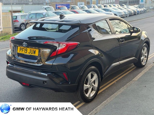 2019 TOYOTA C-HR - Photo 6