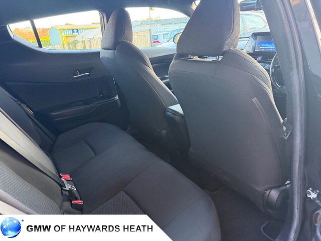 2019 TOYOTA C-HR - Photo 11