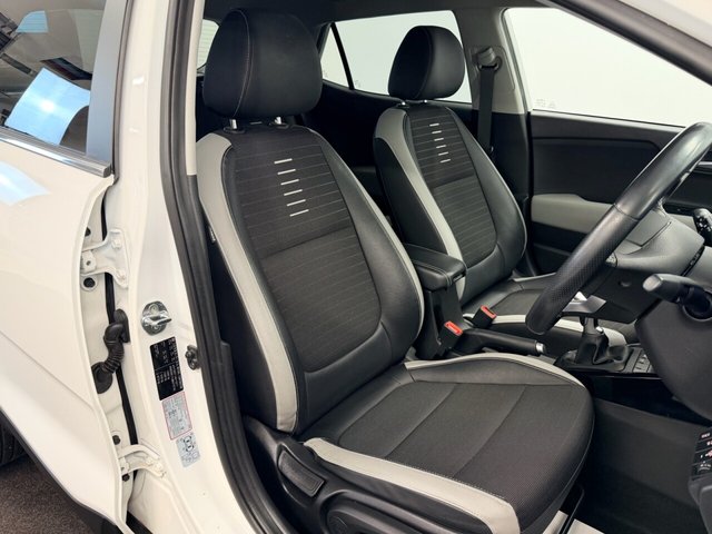 2021 KIA STONIC - Photo 3