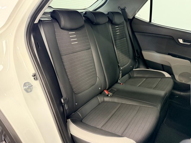 2021 KIA STONIC - Photo 4