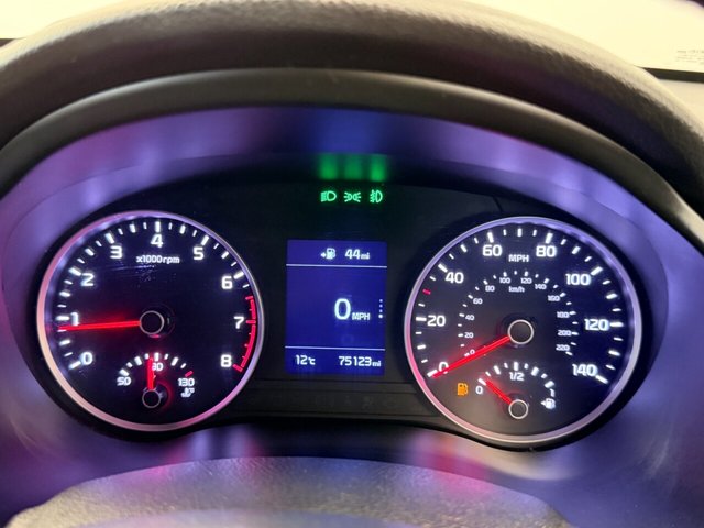 2018 KIA RIO - Photo 11