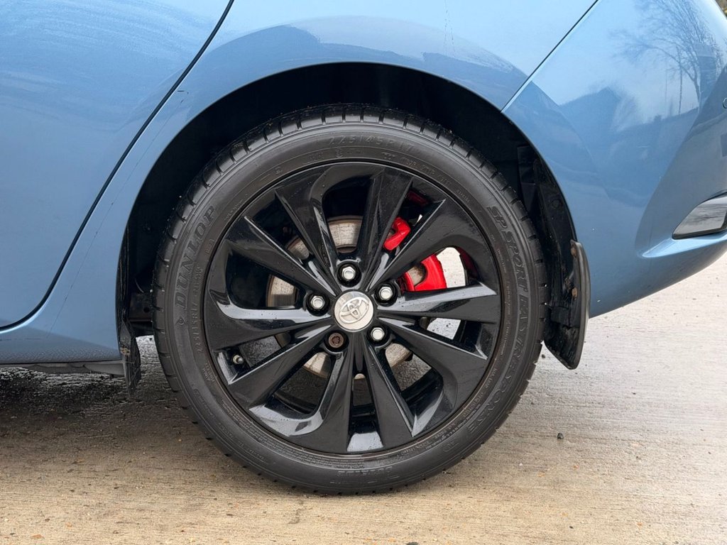USED 2016 16 TOYOTA AURIS 1.8 VVT-h Excel Hatchback 5dr Petrol Hybrid CVT Euro 6 (s/s) (136 ps) 2 Owners|R.F Sensors|Camera|SatNaV|Half Leather Seats|
