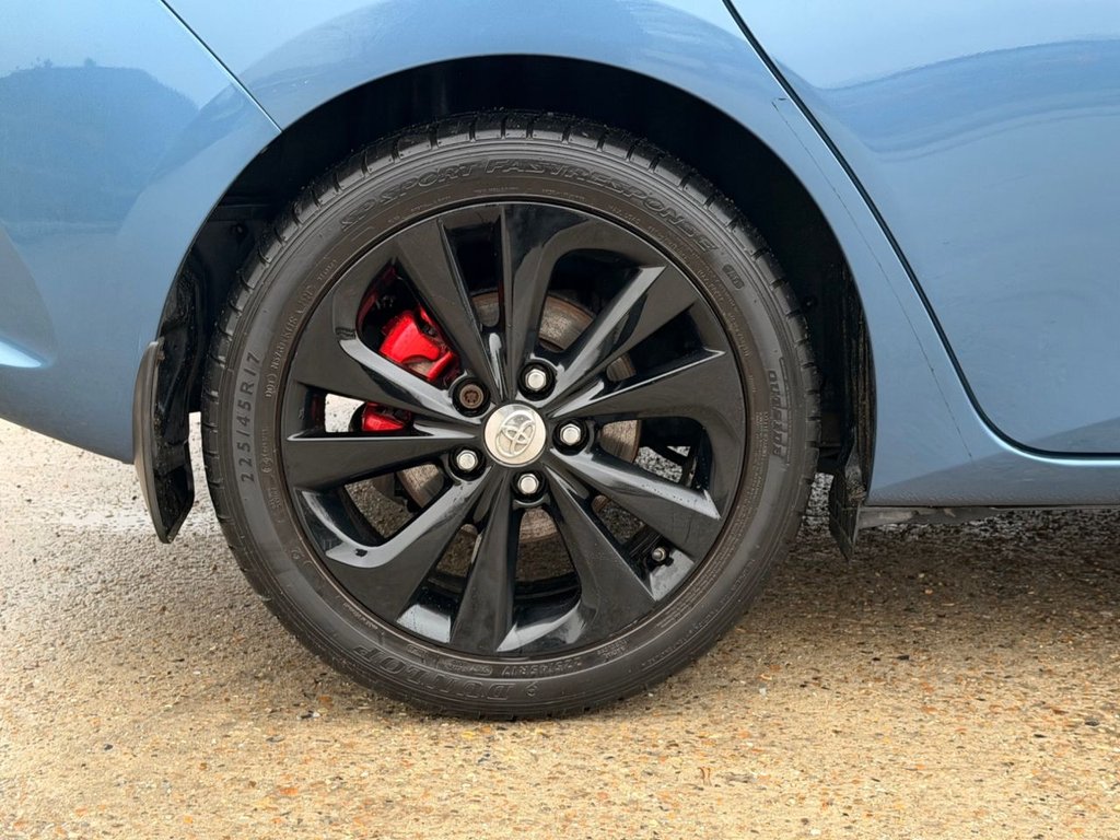 USED 2016 16 TOYOTA AURIS 1.8 VVT-h Excel Hatchback 5dr Petrol Hybrid CVT Euro 6 (s/s) (136 ps) 2 Owners|R.F Sensors|Camera|SatNaV|Half Leather Seats|