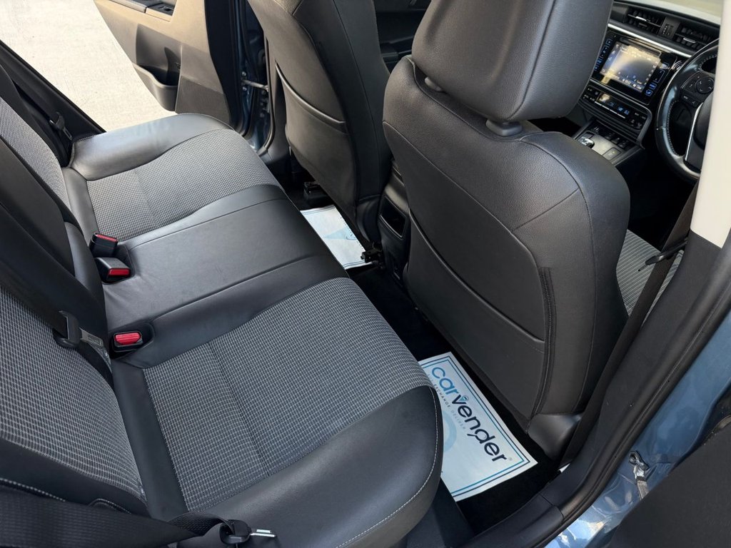 USED 2016 16 TOYOTA AURIS 1.8 VVT-h Excel Hatchback 5dr Petrol Hybrid CVT Euro 6 (s/s) (136 ps) 2 Owners|R.F Sensors|Camera|SatNaV|Half Leather Seats|