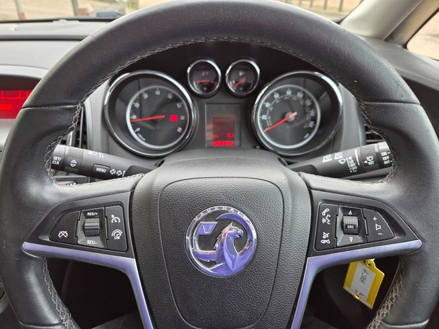 2015 VAUXHALL ASTRA 1.6i Limited Edition Hatchback 5dr Petrol Manual Euro 6 (115 ps) - Photo 12