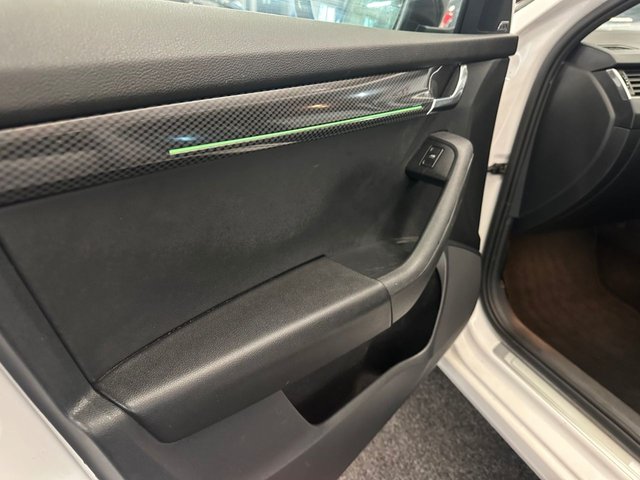 2018 SKODA OCTAVIA 2.0 TDI vRS Estate 5dr Diesel Manual Euro 6 (s/s) (184 ps) - Photo 9