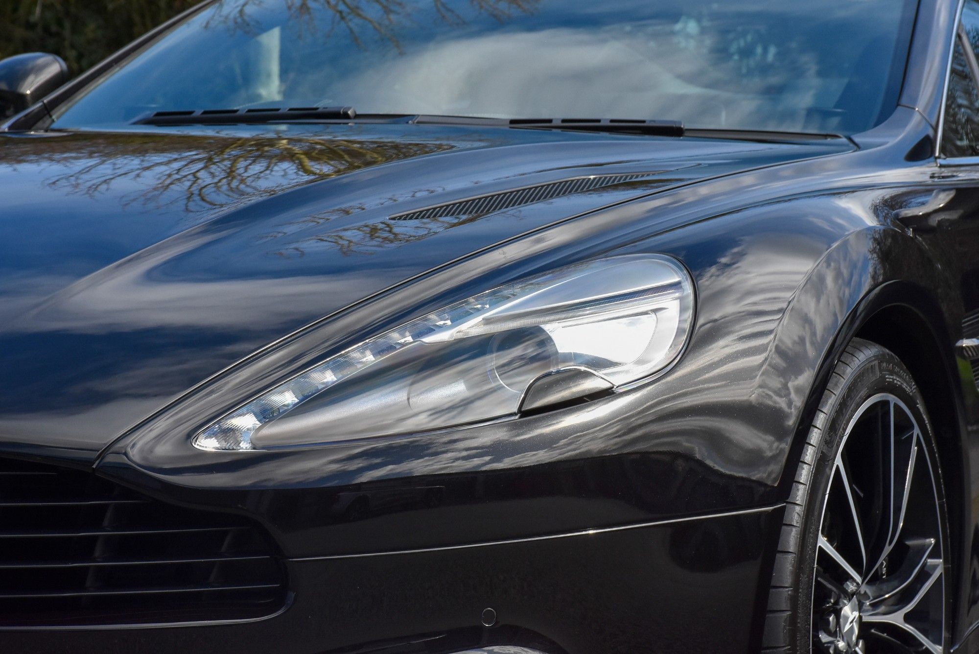 USED 2013 62 ASTON MARTIN VANQUISH 6.0 V12 Coupe 2dr Petrol T-TronicII Euro 5 (565 bhp) 