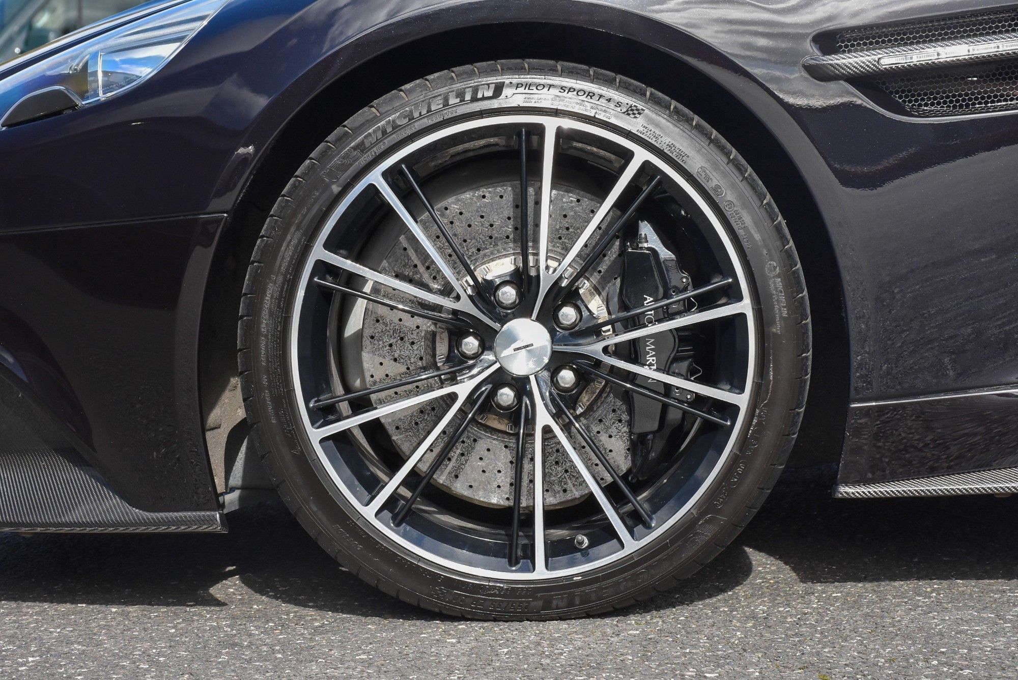 USED 2013 62 ASTON MARTIN VANQUISH 6.0 V12 Coupe 2dr Petrol T-TronicII Euro 5 (565 bhp) 
