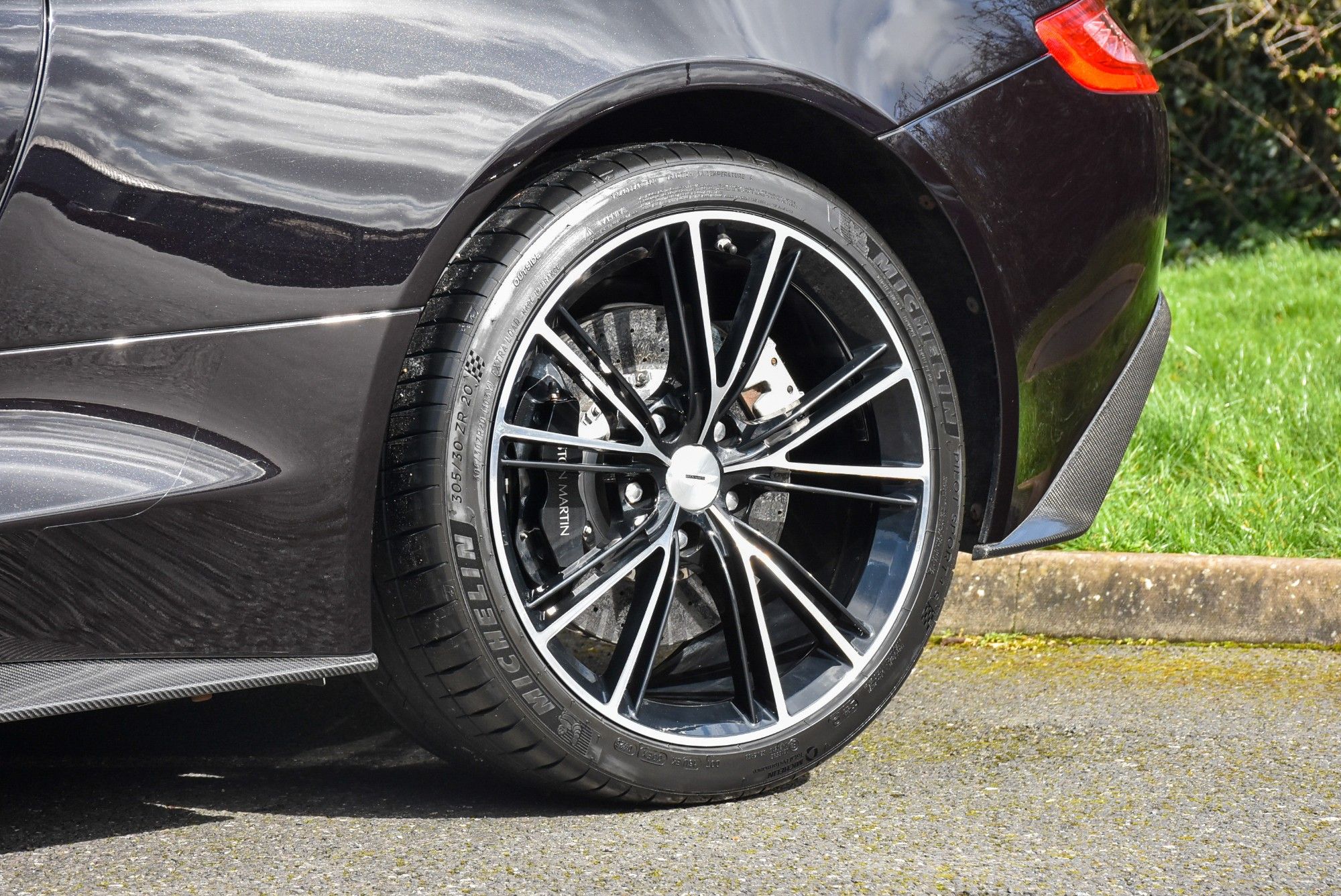 USED 2013 62 ASTON MARTIN VANQUISH 6.0 V12 Coupe 2dr Petrol T-TronicII Euro 5 (565 bhp) 