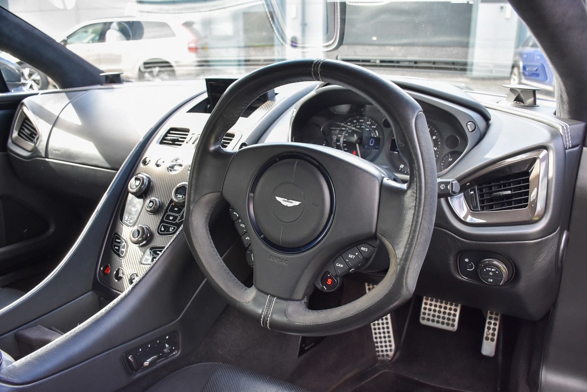 USED 2013 62 ASTON MARTIN VANQUISH 6.0 V12 Coupe 2dr Petrol T-TronicII Euro 5 (565 bhp) 