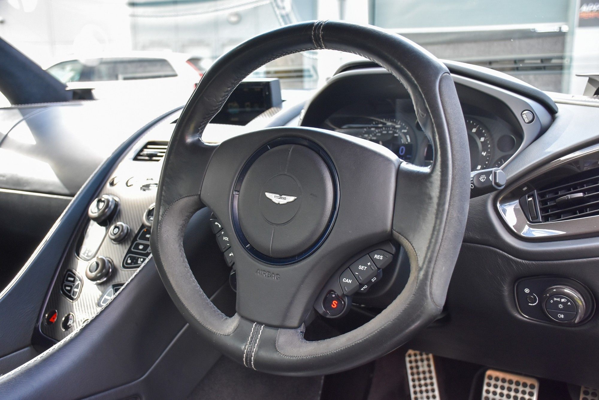 USED 2013 62 ASTON MARTIN VANQUISH 6.0 V12 Coupe 2dr Petrol T-TronicII Euro 5 (565 bhp) 