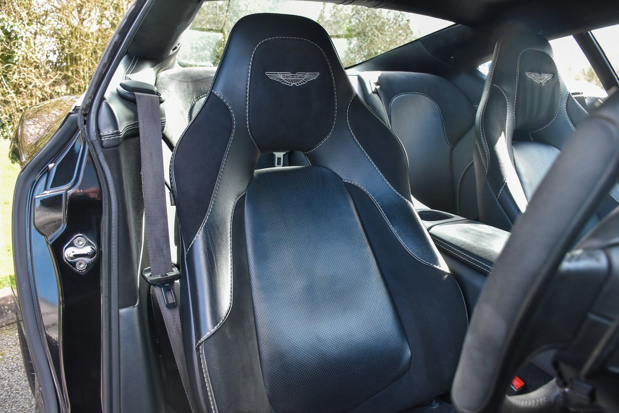 USED 2013 62 ASTON MARTIN VANQUISH 6.0 V12 Coupe 2dr Petrol T-TronicII Euro 5 (565 bhp) 