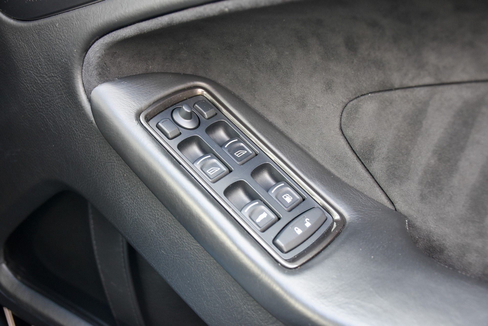 USED 2013 62 ASTON MARTIN VANQUISH 6.0 V12 Coupe 2dr Petrol T-TronicII Euro 5 (565 bhp) 