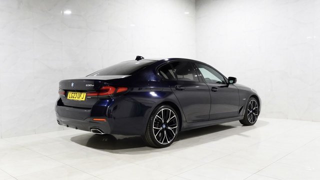 2023 BMW 5 Series 2L M Sport 4dr - Photo 4
