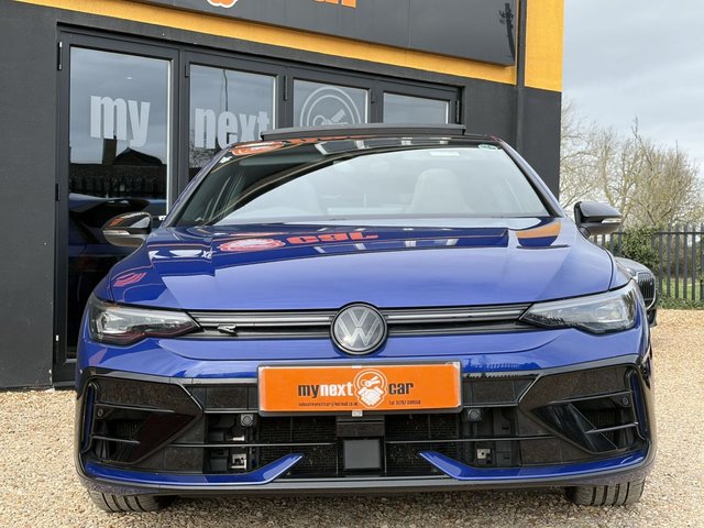 2025 Volkswagen Golf 2L R Black Edition 5dr - Photo 3