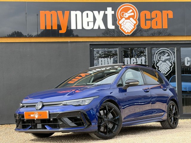 2025 Volkswagen Golf 2L R Black Edition 5dr - Photo 4