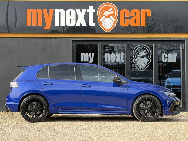 2025 Volkswagen Golf 2L R Black Edition 5dr - Photo 12