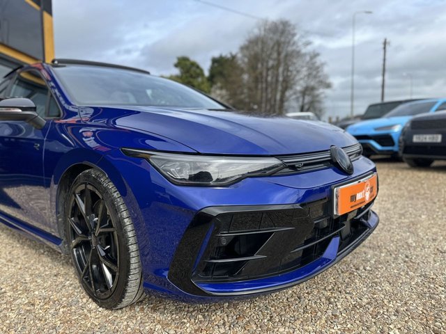 2025 Volkswagen Golf 2L R Black Edition 5dr - Photo 2