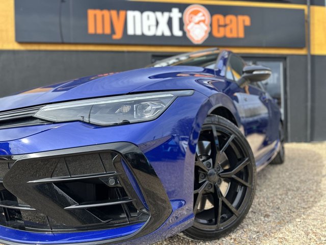 2025 Volkswagen Golf 2L R Black Edition 5dr - Photo 5