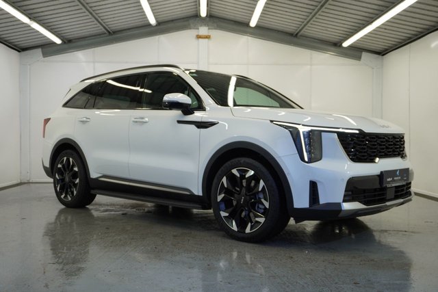 View our Kia Sorento 2.2 CRDi 4 SUV 5dr Diesel DCT AWD Euro 6 (s/s) (190 bhp)