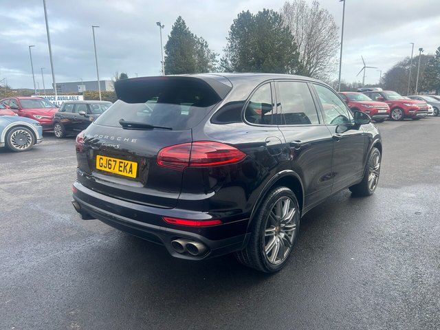 2017 PORSCHE CAYENNE - Photo 7