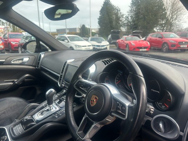 2017 PORSCHE CAYENNE - Photo 8