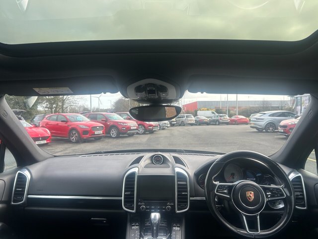 2017 PORSCHE CAYENNE - Photo 9