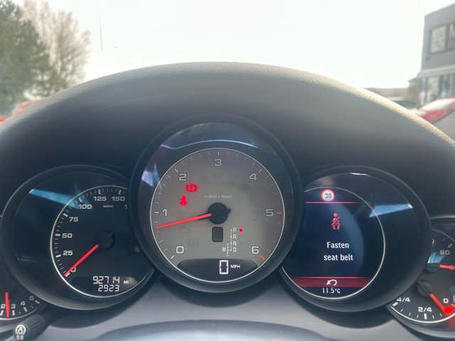 2017 PORSCHE CAYENNE - Photo 12