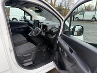 USED 2023 23 VAUXHALL COMBO 1.5 Turbo D 2300 Pro Panel Van 5dr Diesel Manual L1 H1 Euro 6 (s/s) (100 ps) 1 OWNER REVERSE CAMERA TOUCH SCREEN MEDIA SAT NAV 34K COMES WITH 1 YEARS MOT AND SERVICE