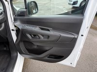 USED 2023 23 VAUXHALL COMBO 1.5 Turbo D 2300 Pro Panel Van 5dr Diesel Manual L1 H1 Euro 6 (s/s) (100 ps) 1 OWNER REVERSE CAMERA TOUCH SCREEN MEDIA SAT NAV 34K COMES WITH 1 YEARS MOT AND SERVICE