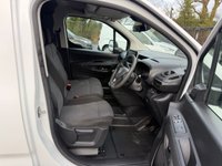 USED 2023 23 VAUXHALL COMBO 1.5 Turbo D 2300 Pro Panel Van 5dr Diesel Manual L1 H1 Euro 6 (s/s) (100 ps) 1 OWNER REVERSE CAMERA TOUCH SCREEN MEDIA SAT NAV 34K COMES WITH 1 YEARS MOT AND SERVICE