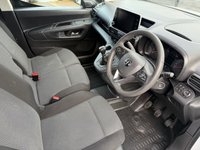 USED 2023 23 VAUXHALL COMBO 1.5 Turbo D 2300 Pro Panel Van 5dr Diesel Manual L1 H1 Euro 6 (s/s) (100 ps) 1 OWNER REVERSE CAMERA TOUCH SCREEN MEDIA SAT NAV 34K COMES WITH 1 YEARS MOT AND SERVICE