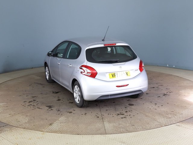 2015 PEUGEOT 208 1.2 VTi PureTech Active Hatchback 5dr Petrol Manual Euro 6 (82 ps) - Photo 5