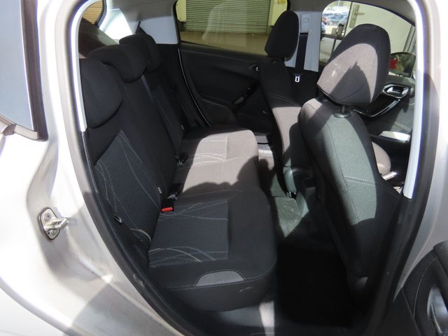 2015 PEUGEOT 208 1.2 VTi PureTech Active Hatchback 5dr Petrol Manual Euro 6 (82 ps) - Photo 9