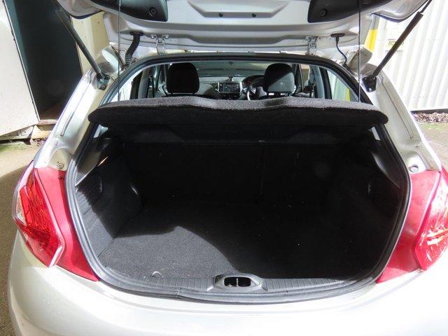 2015 PEUGEOT 208 1.2 VTi PureTech Active Hatchback 5dr Petrol Manual Euro 6 (82 ps) - Photo 10